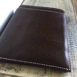 Dopp brown leather passport wallet